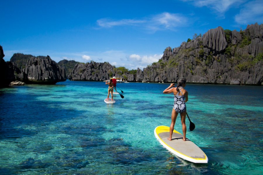 stand-up paddling in Palawan